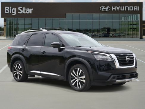 Used 2025 Nissan Pathfinder Platinum w/ Cargo Package FWD image 6