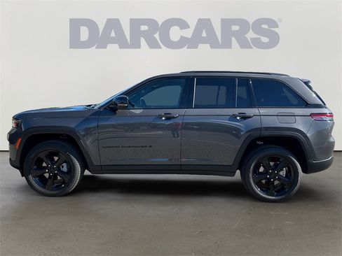 New 2025 Jeep Grand Cherokee Limited w/ Black Appearance Package image 4