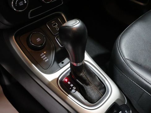 Used 2018 Jeep Compass Latitude AWD/4WD image 32