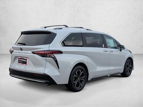 New 2026 Toyota Sienna Platinum image 2