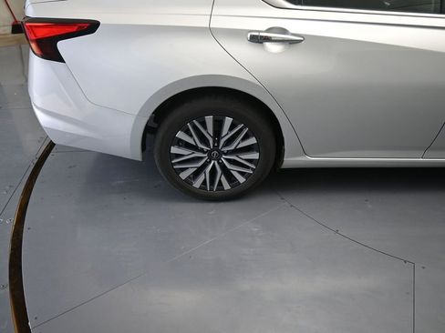 Used 2024 Nissan Altima 2.5 SV image 21