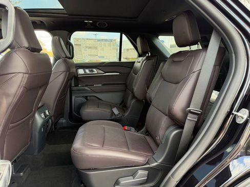 New 2026 Ford Explorer Platinum image 19