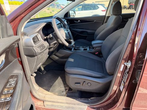 Used 2019 Kia Sorento FWD V6 image 6