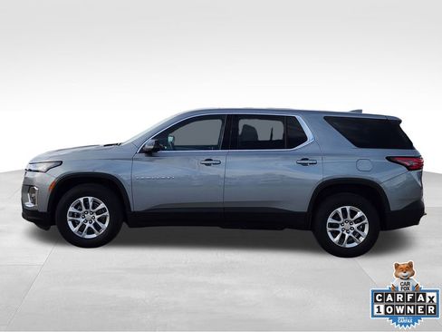 Used 2023 Chevrolet Traverse LS image 4