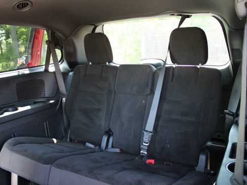Used 2018 Dodge Grand Caravan SE FWD image 30