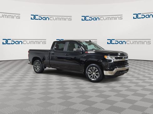 Used 2022 Chevrolet Silverado 1500 LT w/ Z71 Off-Road Package AWD/4WD image 3