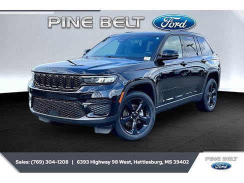 Used 2022 Jeep Grand Cherokee Altitude AWD/4WD image 10