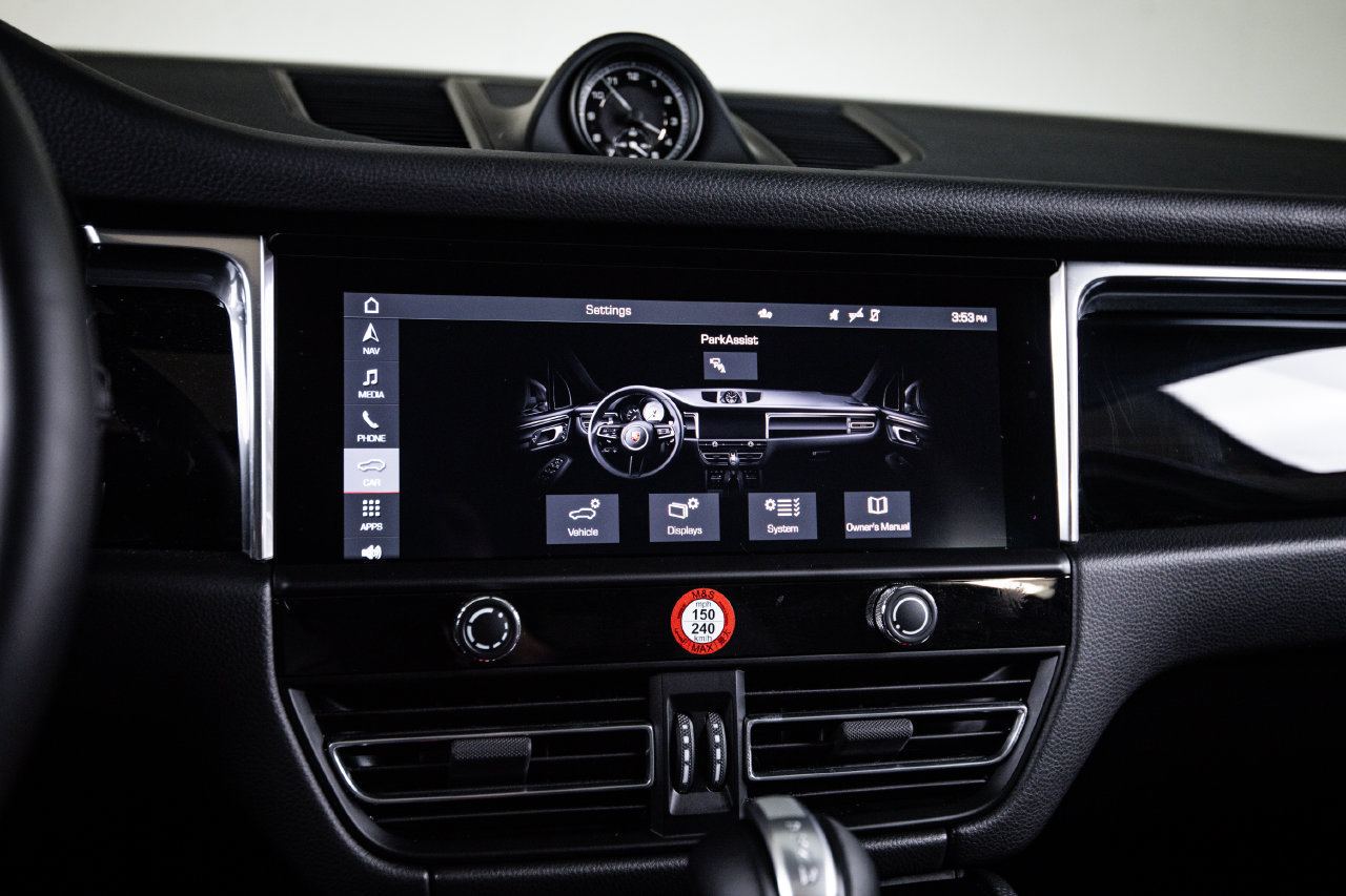 Certified 2026 Porsche Macan AWD/4WD image 18