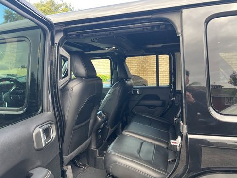 Used 2021 Jeep Wrangler Unlimited Sahara w/ Safety Group image 8