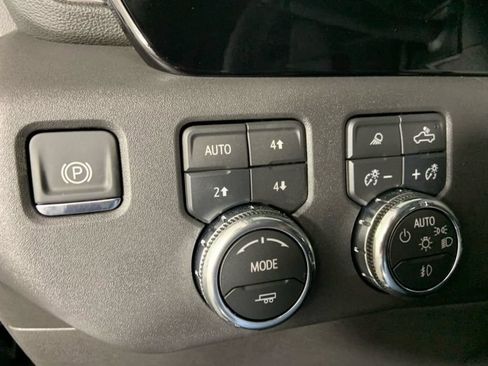 Used 2026 GMC Sierra 1500 SLT AWD/4WD image 31
