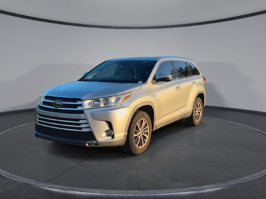Used 2019 Toyota Highlander XLE FWD image 4