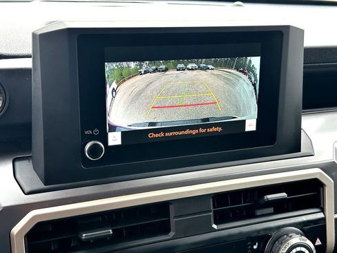 Certified 2025 Toyota Tacoma SR5 w/ SR5 Upgrade Package AWD/4WD image 9