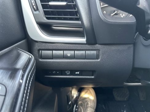 Used 2025 Nissan Rogue SV image 22