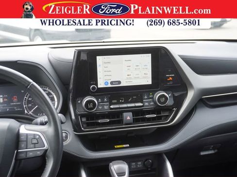 Used 2023 Toyota Highlander XLE image 17