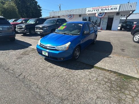 Used 2010 Ford Focus SE FWD image 1