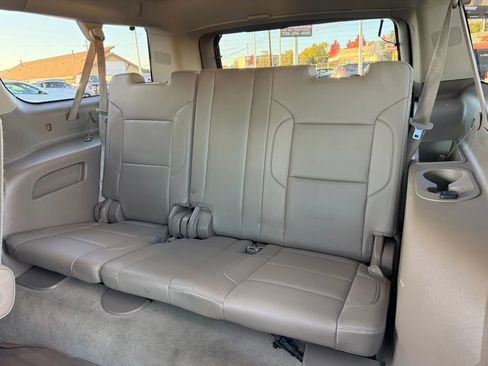 Used 2015 Chevrolet Suburban LT image 17