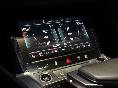 Used 2024 Audi Q8 e-tron Premium Plus w/ Premium Plus Package image 25