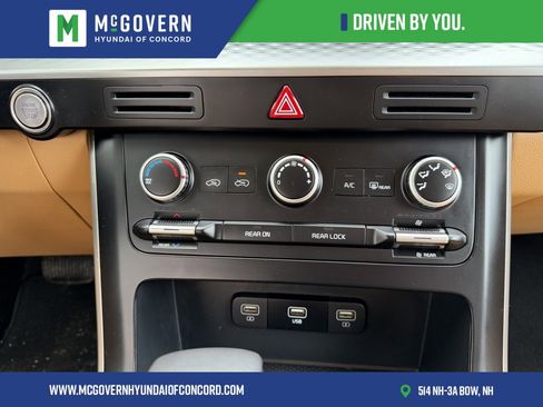 Used 2024 Kia Carnival LX image 16