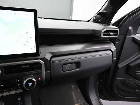 Used 2025 Toyota 4Runner Limited AWD/4WD image 20