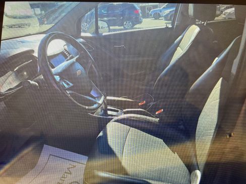 Used 2022 Chevrolet Trax LT w/ LT Convenience Package image 12