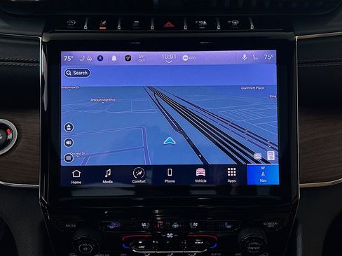 Used 2025 Jeep Grand Cherokee Summit w/ Luxury Tech Group V image 21