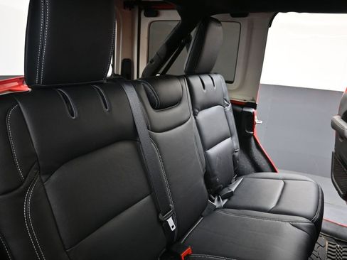 Used 2020 Jeep Wrangler Unlimited Sahara w/ Uconnect 4C Nav & Sound Group image 16