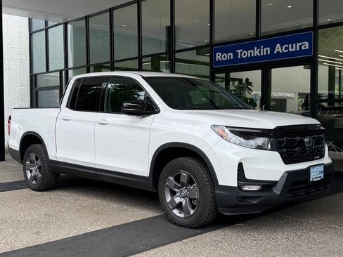 Used 2025 Honda Ridgeline Sport+ image 2