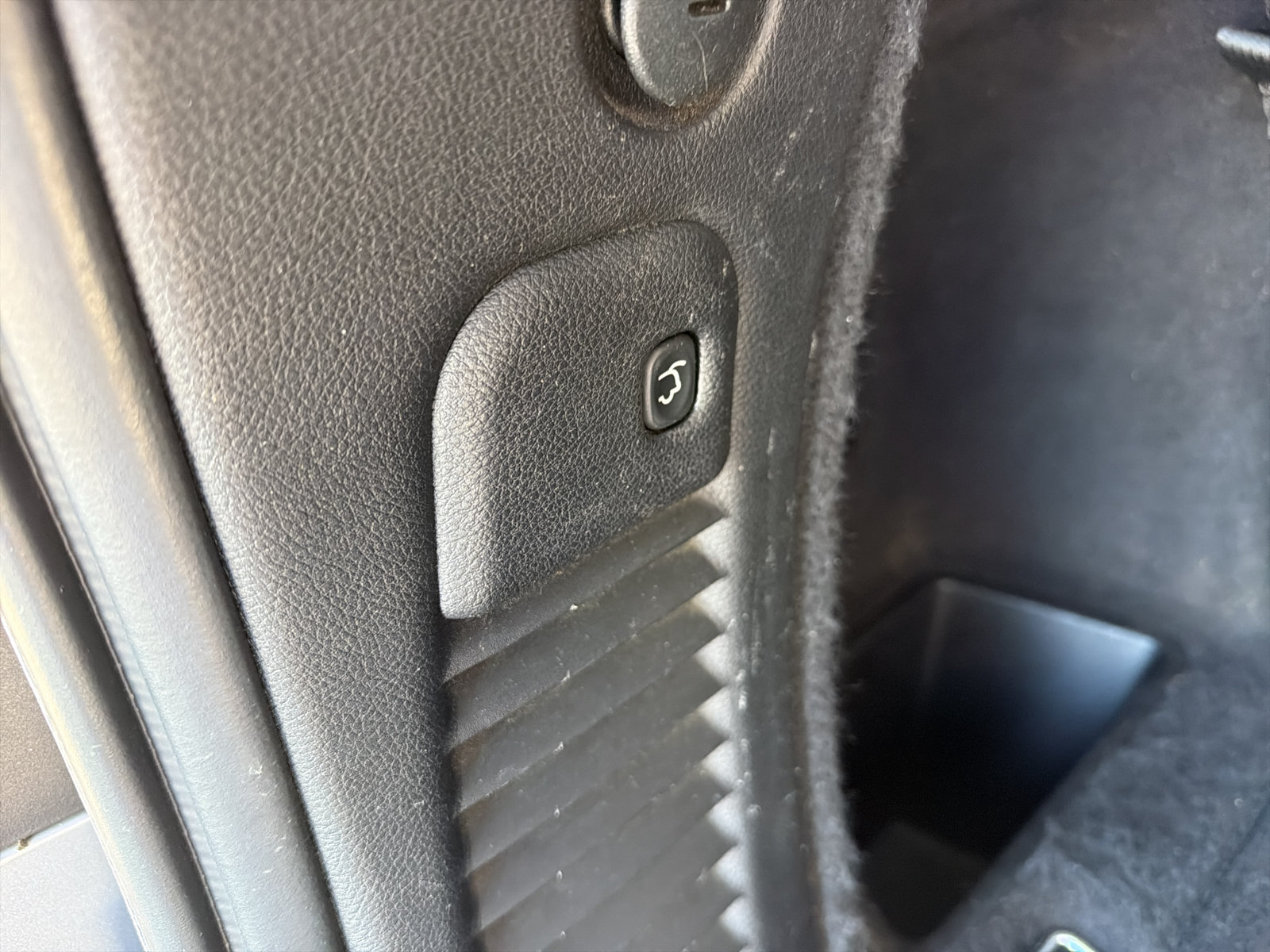 Used 2015 Dodge Durango Limited w/ Nav & Power Liftgate Group RWD image 18