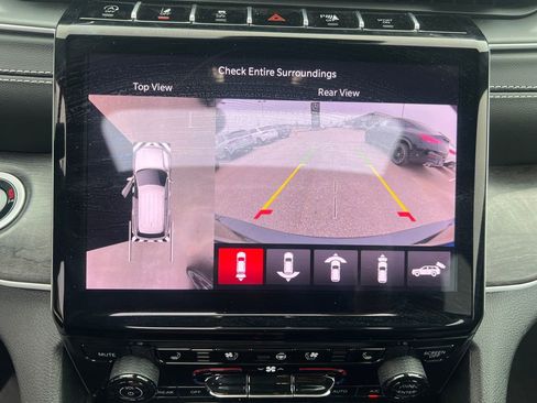 Used 2025 Jeep Grand Cherokee L Limited w/ Luxury Tech Group II image 20