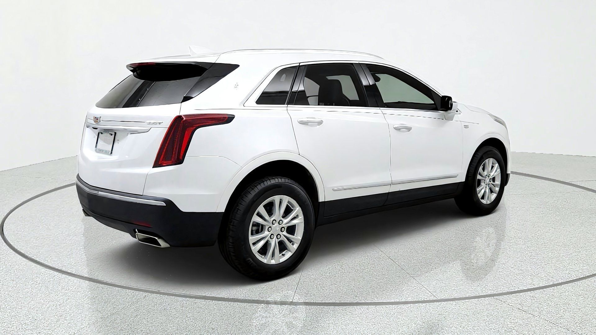 Certified 2024 Cadillac XT5 Luxury w/ LPO, Floor Liner Package AWD/4WD image 5