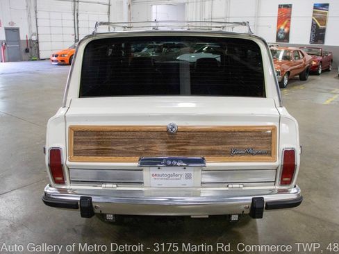 Used 1987 Jeep Grand Wagoneer AWD/4WD image 5