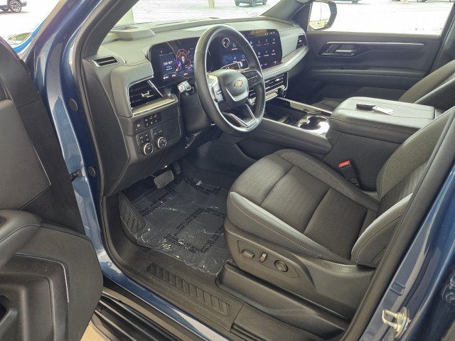 Used 2025 Chevrolet Suburban LS AWD/4WD image 2