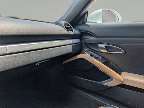 Used 2018 Porsche 718 Boxster RWD image 22