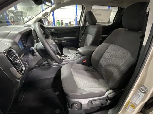 Used 2025 Ford Ranger XLT w/ Technology Package image 17