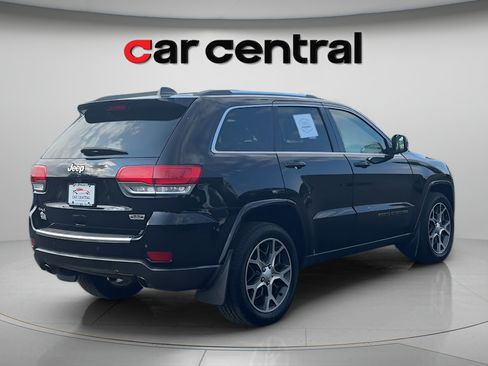 Used 2018 Jeep Grand Cherokee Limited AWD/4WD image 5