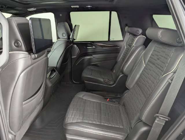 Used 2023 Cadillac Escalade Sport Platinum w/ Heavy-Duty Trailer Package AWD/4WD image 17