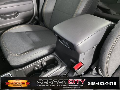 New 2025 Jeep Gladiator Sport image 24