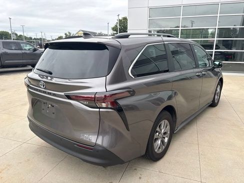 Used 2023 Toyota Sienna XLE w/ XLE Plus Package AWD/4WD image 7