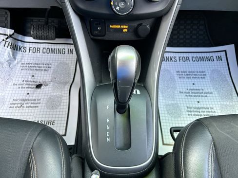 Used 2020 Chevrolet Trax LT w/ LT Convenience Package AWD/4WD image 15