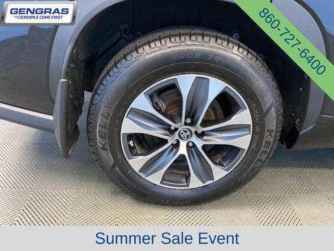 Used 2023 Toyota Highlander XLE AWD/4WD image 37