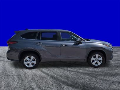 Used 2023 Toyota Highlander LE