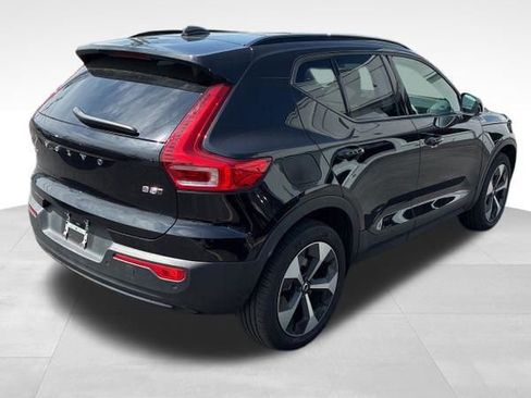 Used 2025 Volvo XC40 B5 Plus w/ Climate Package image 12