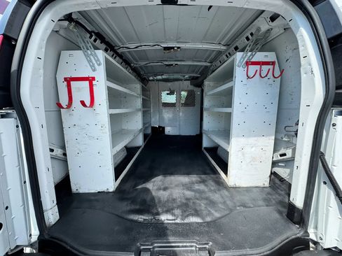 Used 2020 Chevrolet Express 3500 w/ Driver Convenience Package RWD image 16