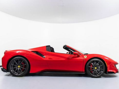 Certified 2020 Ferrari 488 Pista Spider image 3