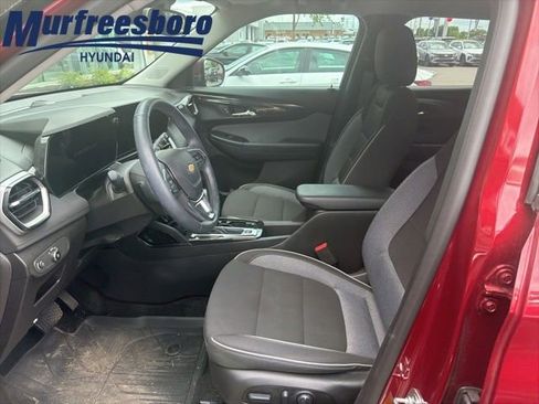 Used 2025 Chevrolet TrailBlazer LT w/ Convenience Package FWD image 12