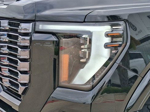 Used 2025 GMC Sierra 2500 Denali Ultimate AWD/4WD image 9