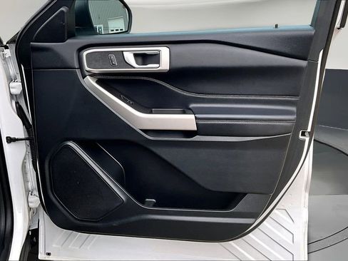 Used 2023 Ford Explorer XLT image 28