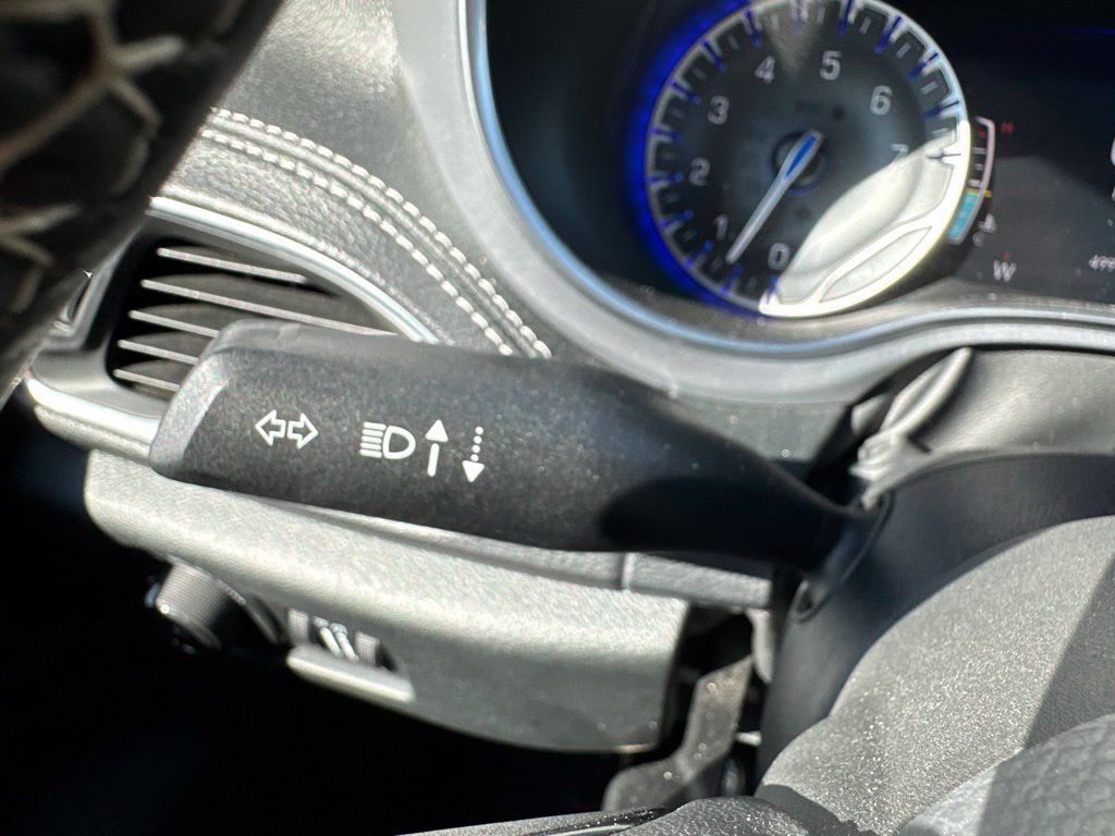 Used 2025 Chrysler Pacifica Limited FWD image 46