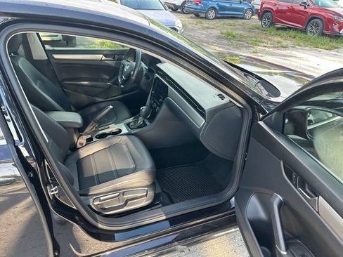 Used 2022 Volkswagen Passat 2.0T SE FWD image 9