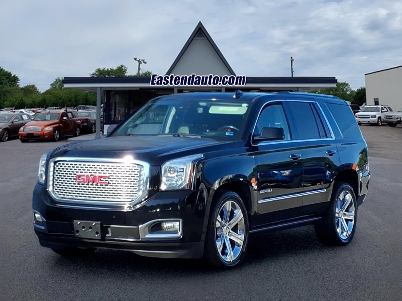 Used 2017 GMC Yukon Denali w/ Open Road Package AWD/4WD image 1
